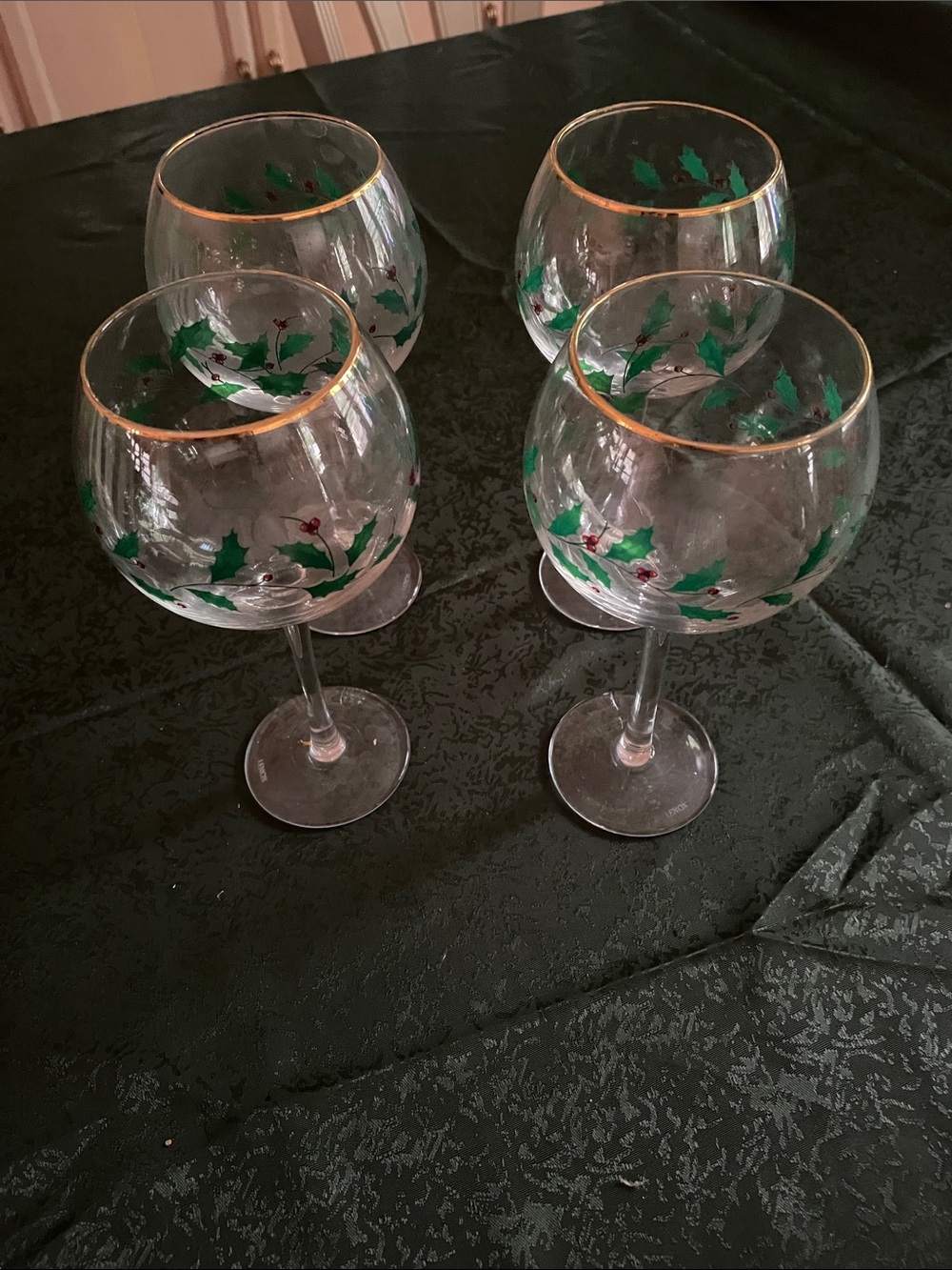 🎄Brand New Lenox Holiday Holly Wine Glasses with Gold Rim - Set of 4🎄
